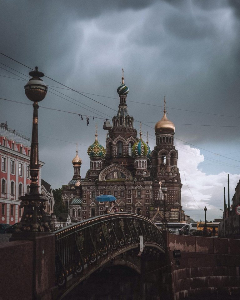 Город, которому идет дождь