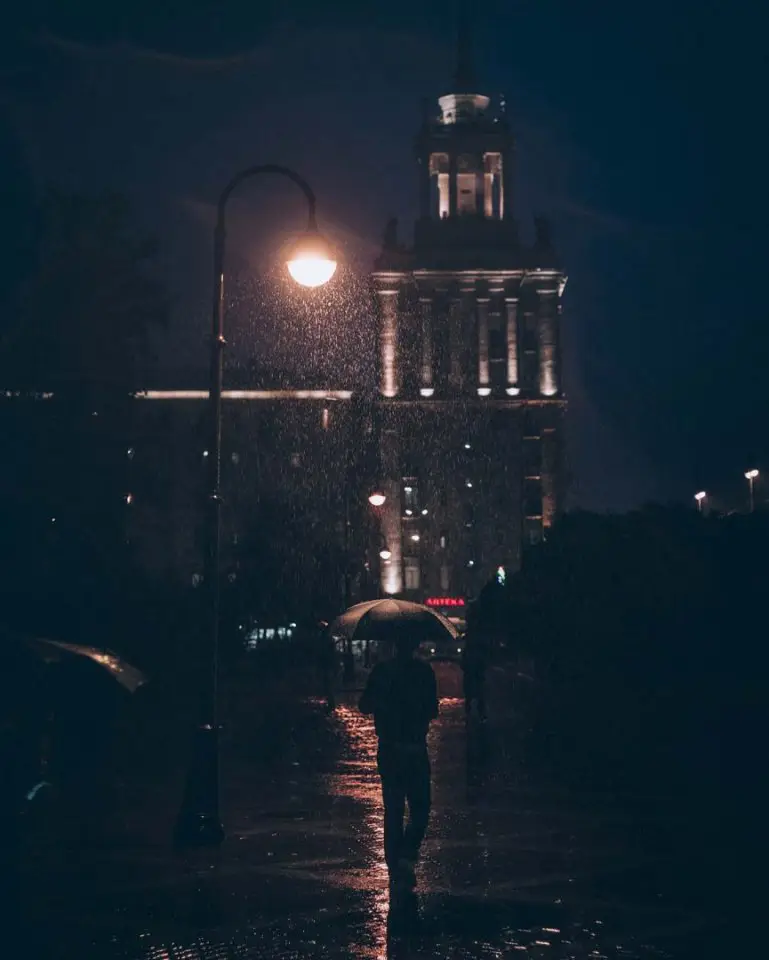 Город, которому идет дождь