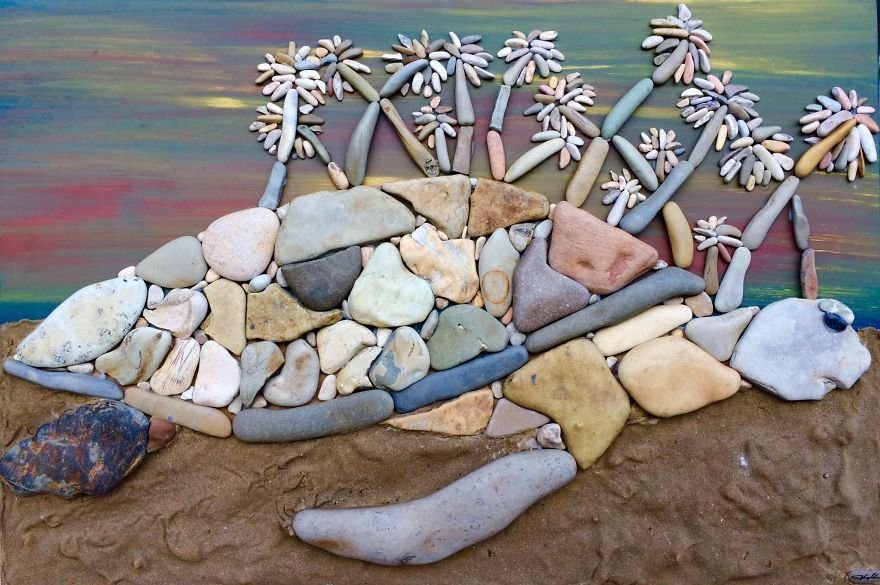 Стефано Фурлани собирает на пляже камни, а потом составляет из них удивительные картины: 