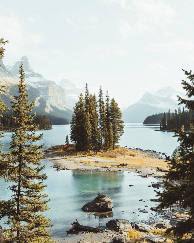 Бирюзово-изумрудные пейзажи Канады