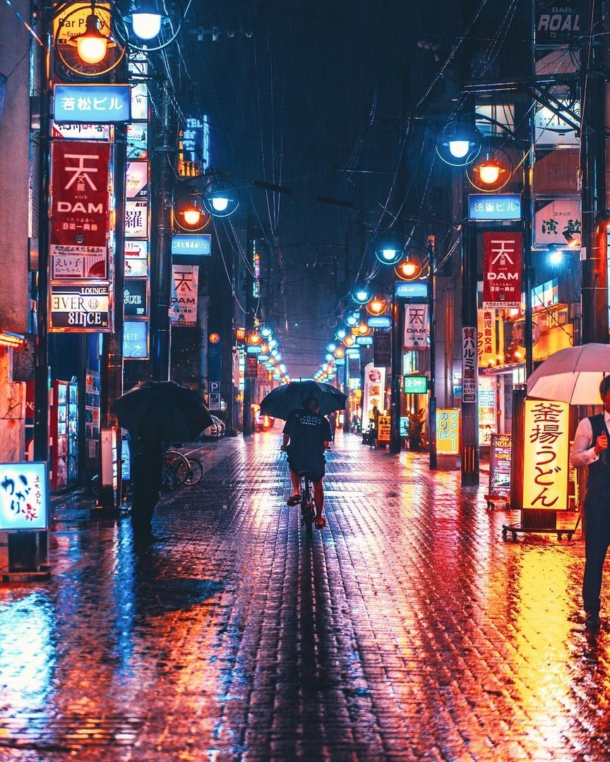 Неоновый дождь в Японии