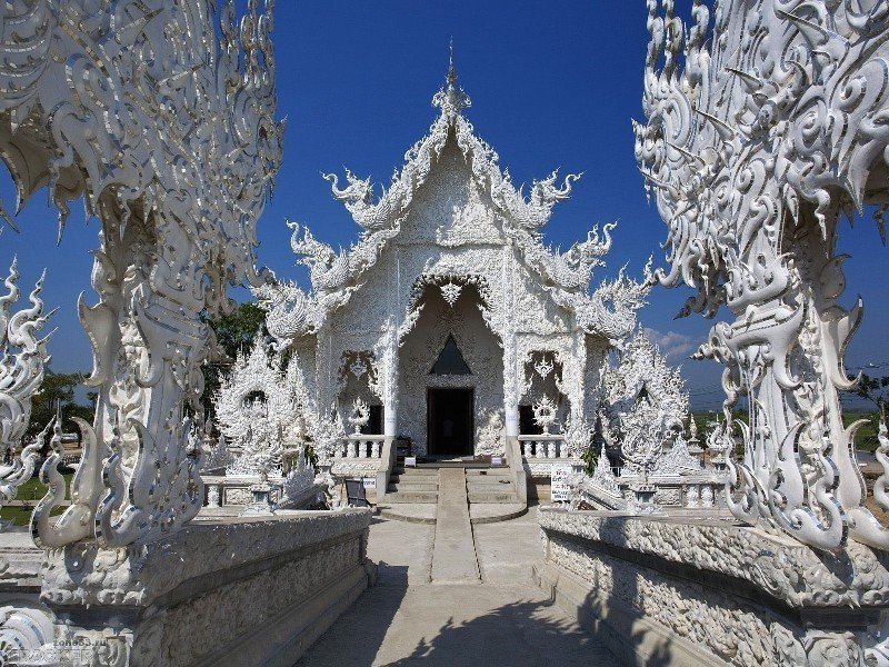 Белый буддийский храм Ват Ронг Кхун, Таиланд