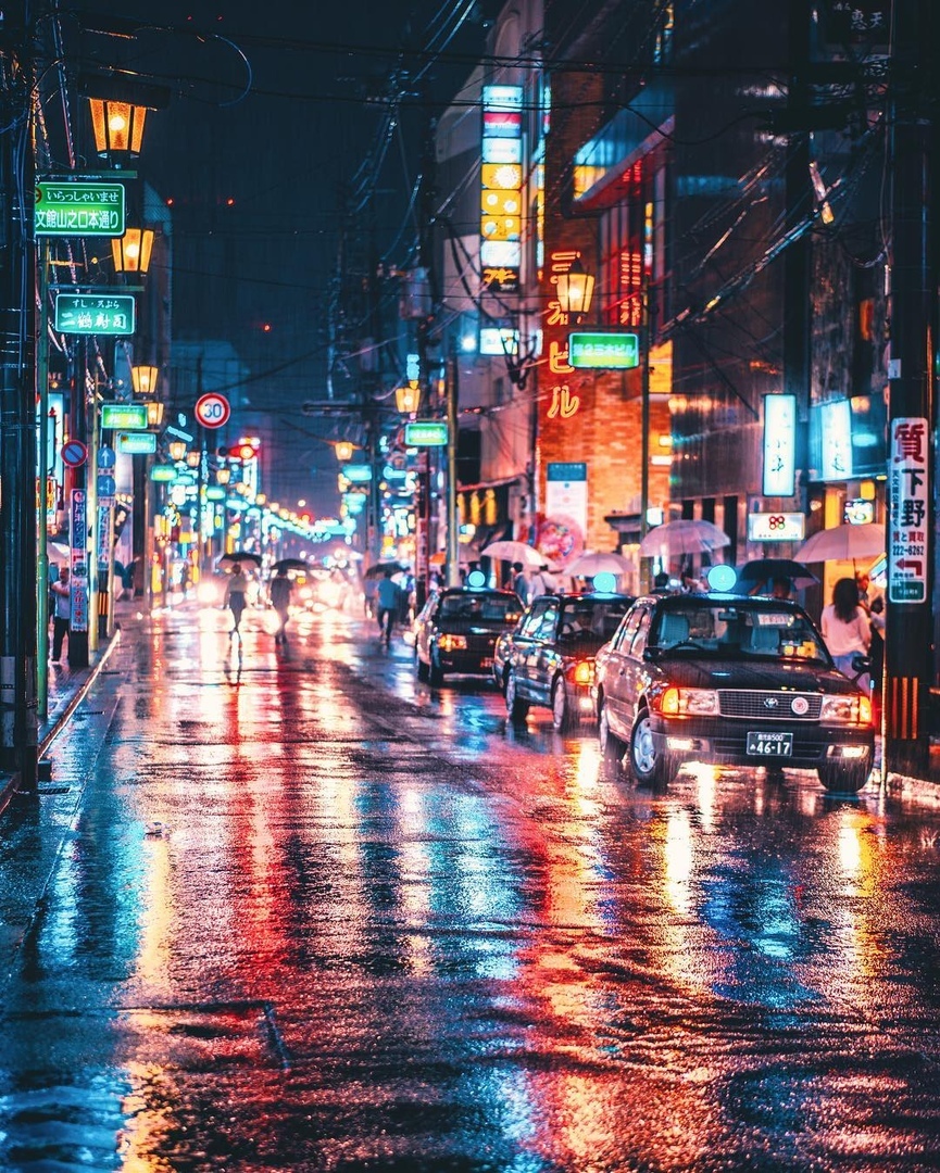 Неоновый дождь в Японии