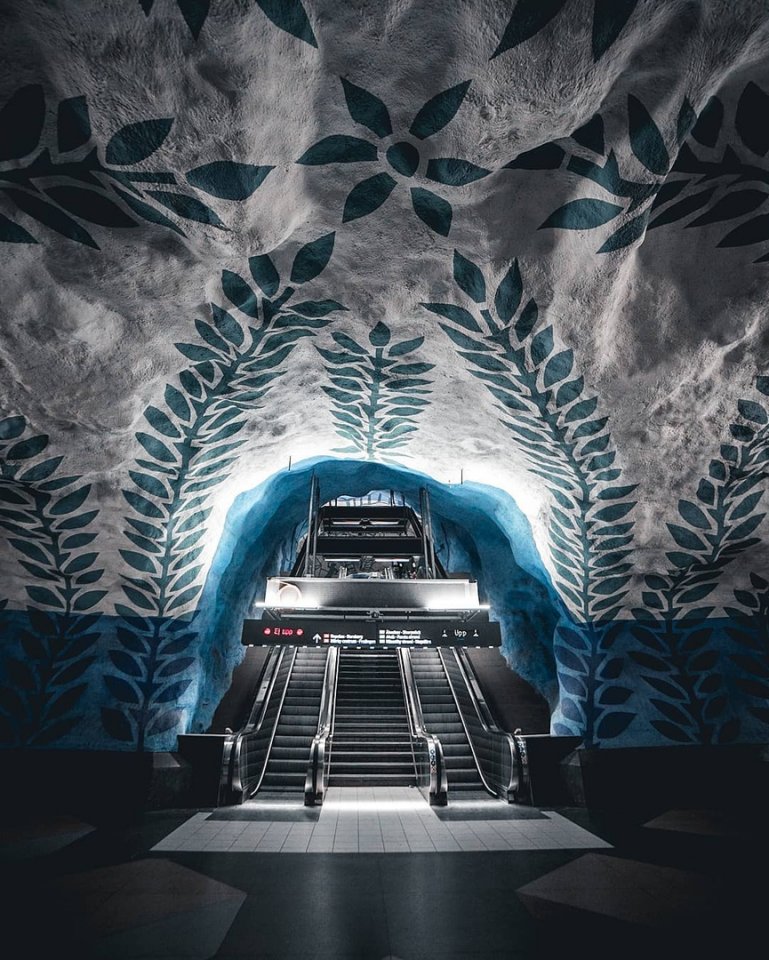 Метро в Стокгольме выглядит как кадры из фантастического фильма