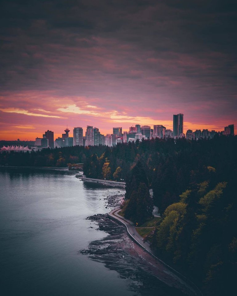 Огни вечернего Ванкувера, Канада
