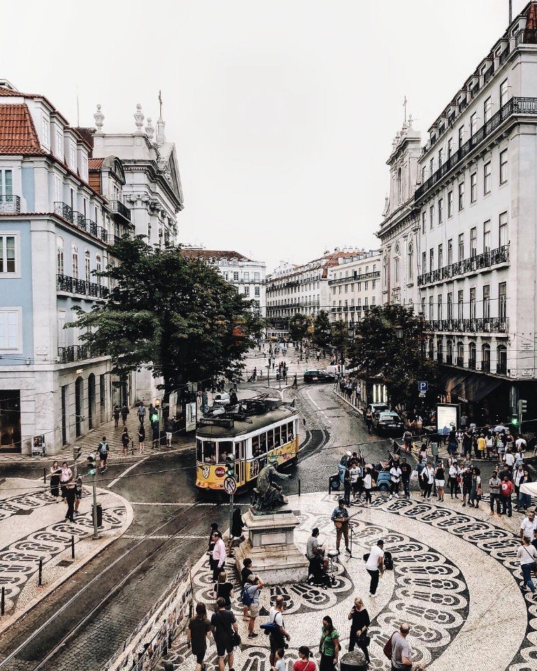 Взять бы велосипед и кататься по улочкам Португалии