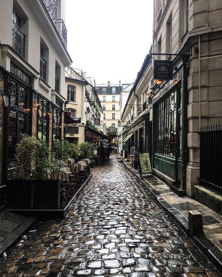 Сейчас бы затеряться среди уютных парижских улочек