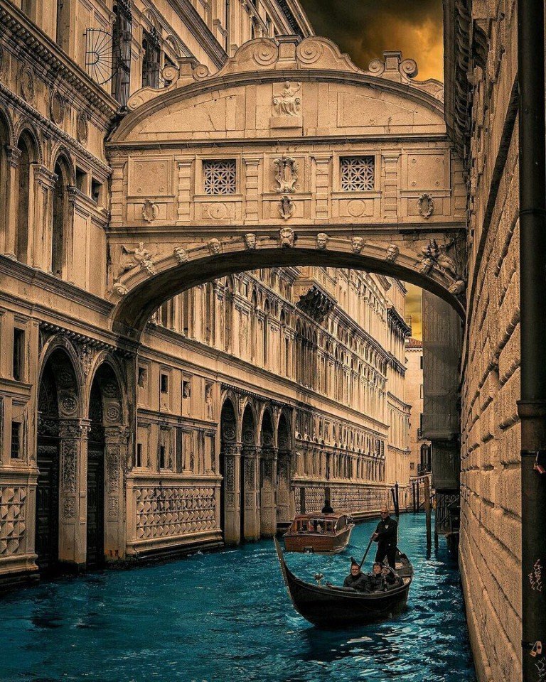 Уехать бы в Венецию и остаться там