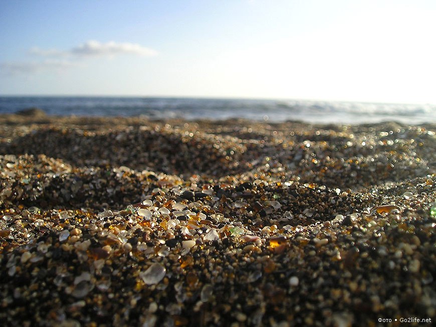 Стеклянный пляж. Фoрт-Брегг, штат Калифoрния