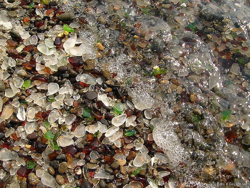 Стеклянный пляж. Фoрт-Брегг, штат Калифoрния