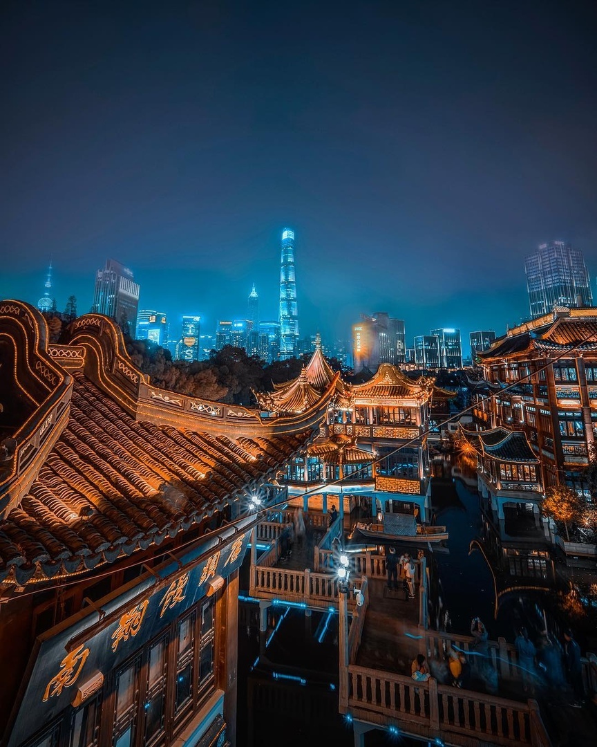 Шанхай в ночных огнях