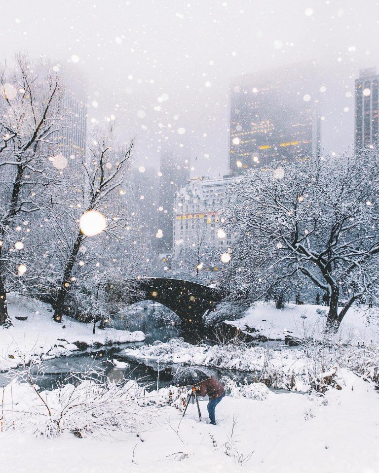 Снегопад на улицах Нью-Йорка