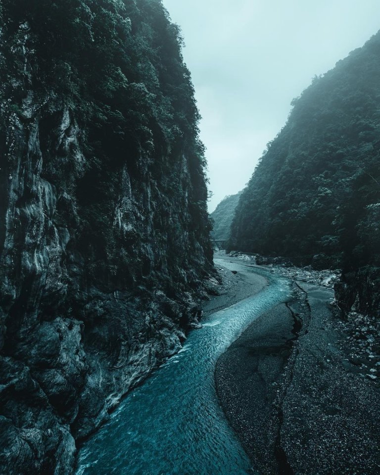 Taiwan's Cloudy Landscapes