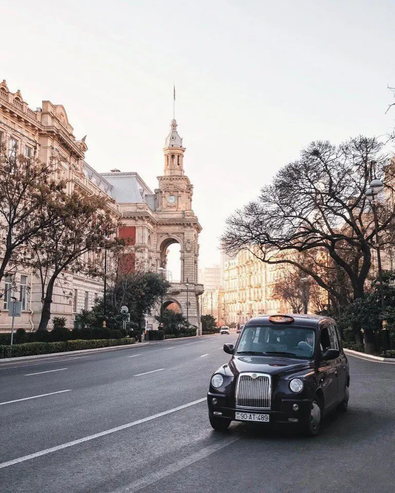 Sunny streets of Baku