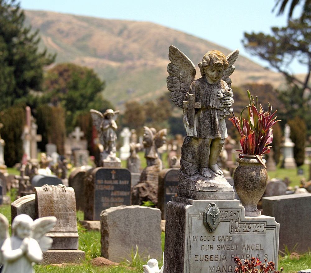 Cole is the city of the dead. A little south of the American San Francisco, just outside of Day City, is the tiny town of Colma, in which for every living person there are more than a thousand dead.</p>