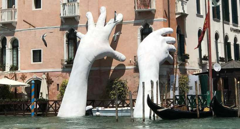 In Venice, installed a sculpture reminiscent of global warming