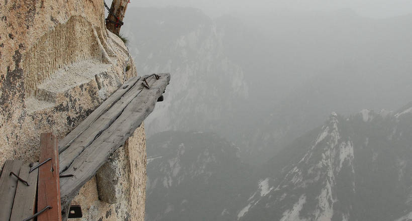 16 photos of the most terrible and dangerous road on the planet