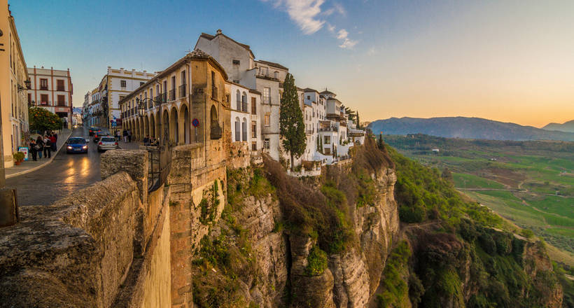 Seven beautiful towns located on the edge of the cliff