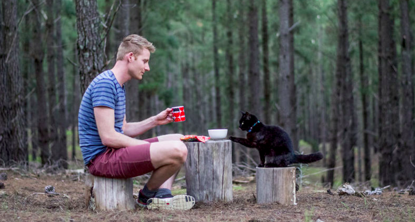 The guy quit his job, sold everything and went on a trip with his cat