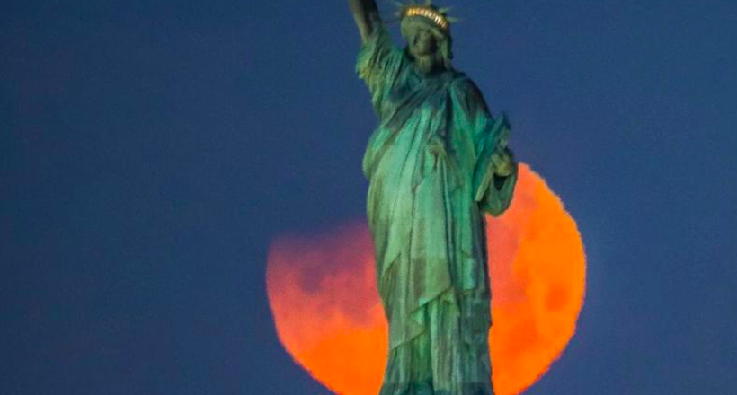 18 spectacular photos of the lunar eclipse on January 31, 2018 from around the world