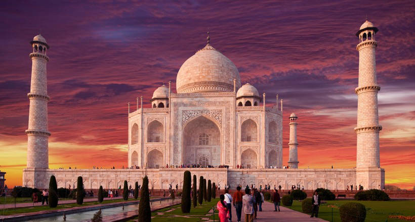 Taj Mahal: a masterpiece of the Great Moghul dynasty on the verge of destruction