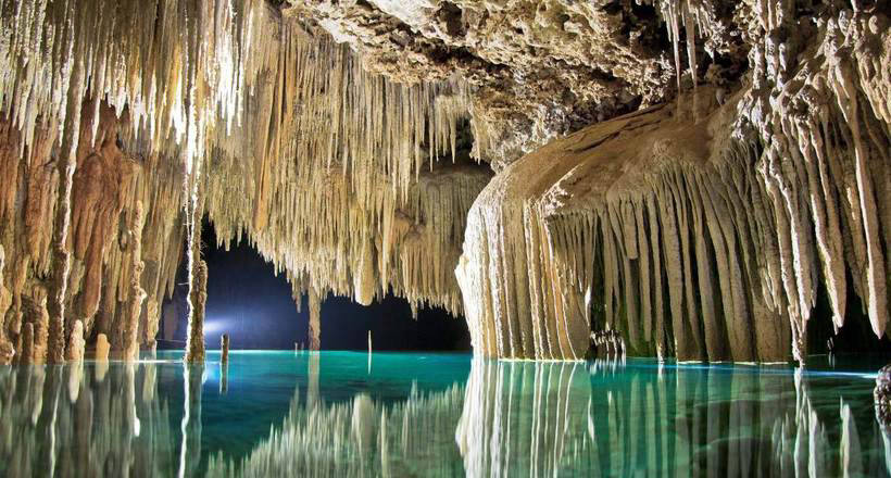 Sak-Aktun: a grandiose cave in Mexico, which flows underground river