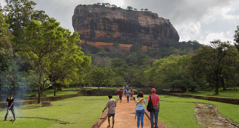 Lanka Erebor: the eighth wonder of the world - lonely lion mountain-fortress Sigiriya