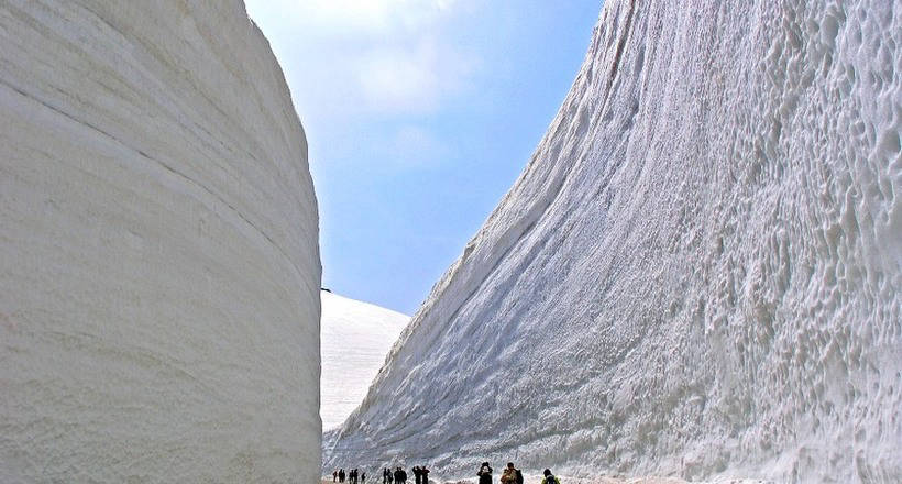 Гора Татеяма: священна вершина, де лежать найвищі кучугури в світі
