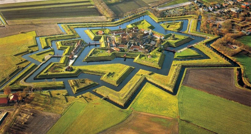 Бауртанге: удивительная крепость-звезда в Нидерландах
