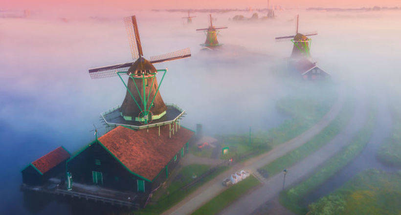 Голландські вітряки в тумані - одне з найбільш чарівних видовищ в світі