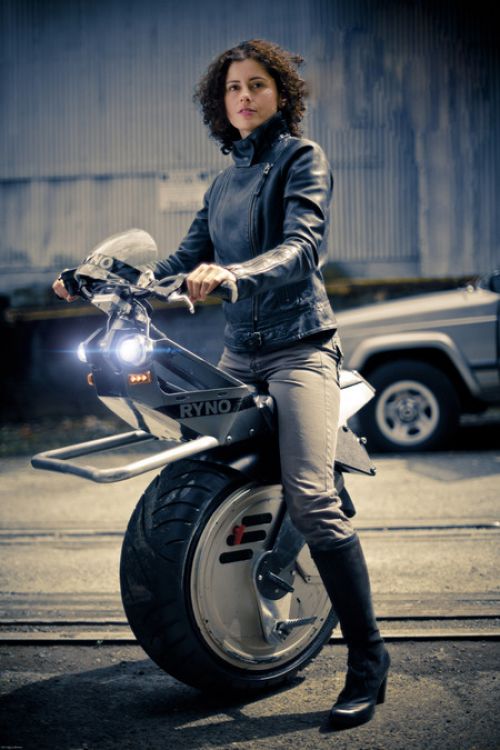 One-wheeled motorcycle Ryno