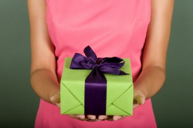 Useful tips in choosing a gift for February 23