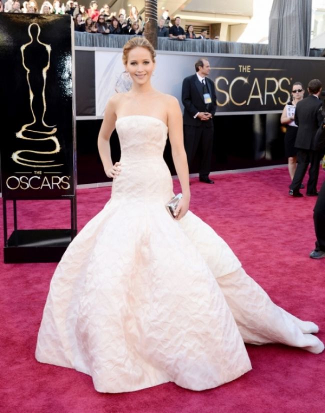 Лучшие наряды красной дорожки юбилейной церемонии «Оскар» (Oscar 2013)