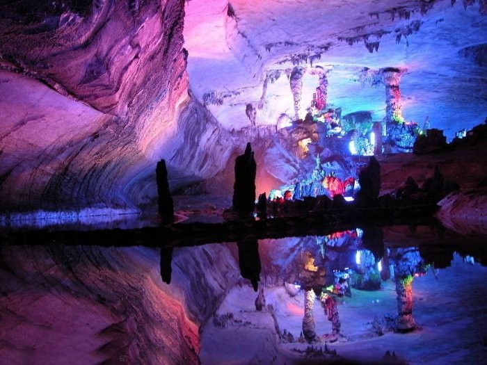 Казкова печера очеретяної флейти (Reed Flute Cave)