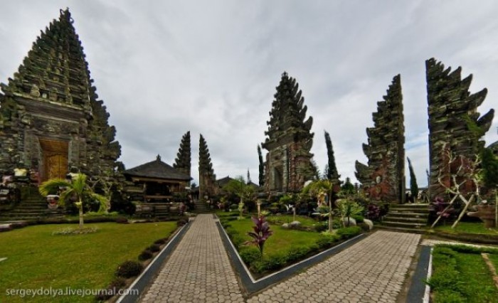 Traveler's notes: Pura Temple Guardians Oolong Danu Batur