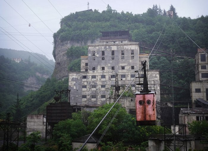 Chiatura is the city of the ropeway and manganese