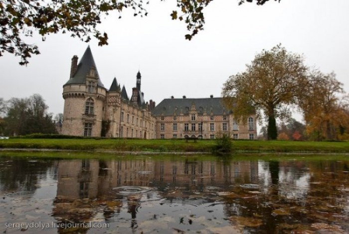 Autumn castles of France