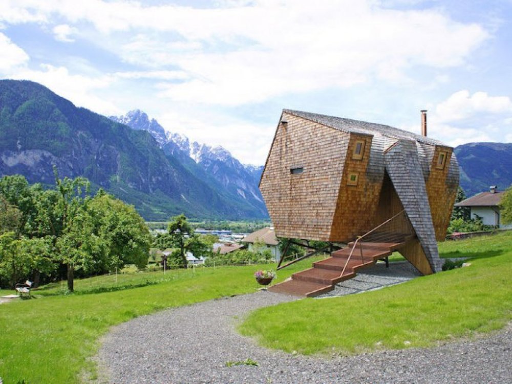 The compact house of Ufogel with a view of the Alps. The Austrian architect and designer, Peter Jungmann, became the author of this unusual house, whose total area is 45 square meters. The original name contains at once two words. <Img alt= style = position: absolute; left: -9999px; src=mc.yandex.ru/watch/21622423 /></p>