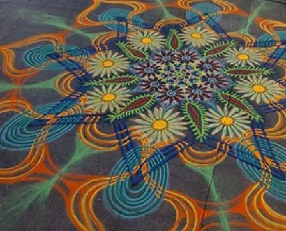 Improvised sand paintings on the streets of cities