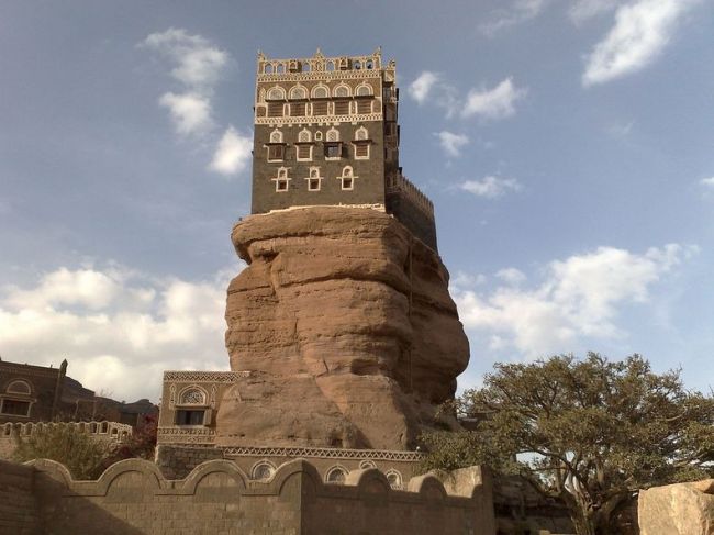 Dar al-Hajjar & palace on the rock