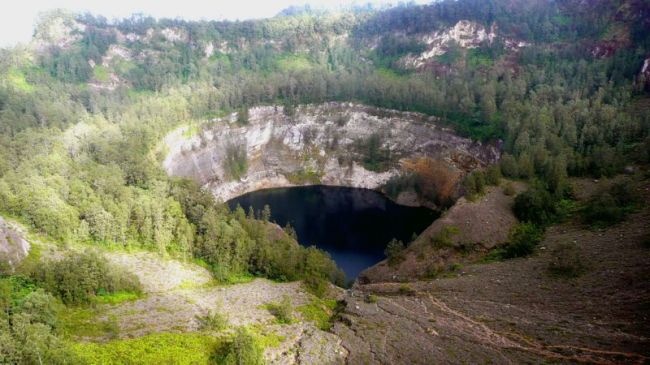 Kelimutu - the volcano of three different colored lakes