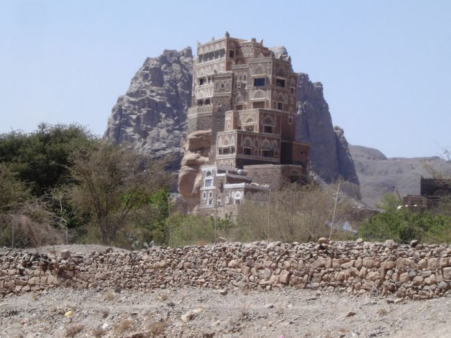 Dar al-Hajjar & palace on the rock