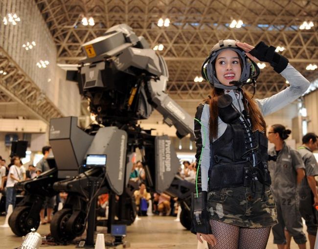 Четырехметровый робот-трансформер был представлен в Токио