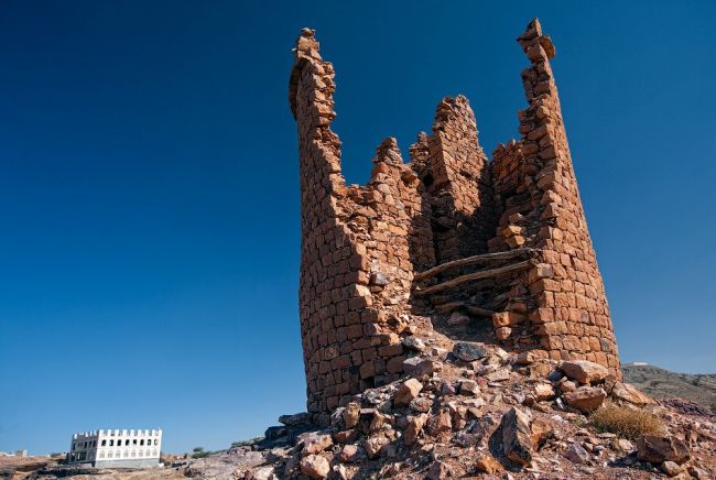 Dar al-Hajjar & palace on the rock