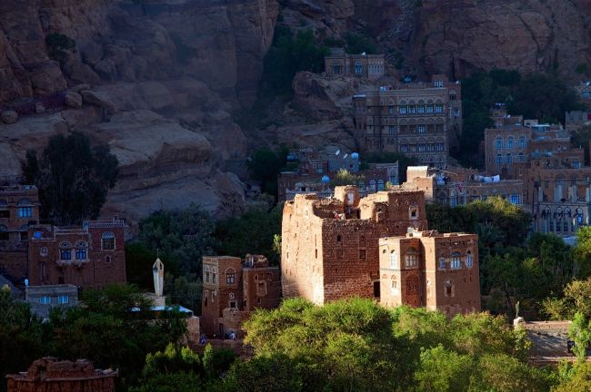 Dar al-Hajjar & palace on the rock