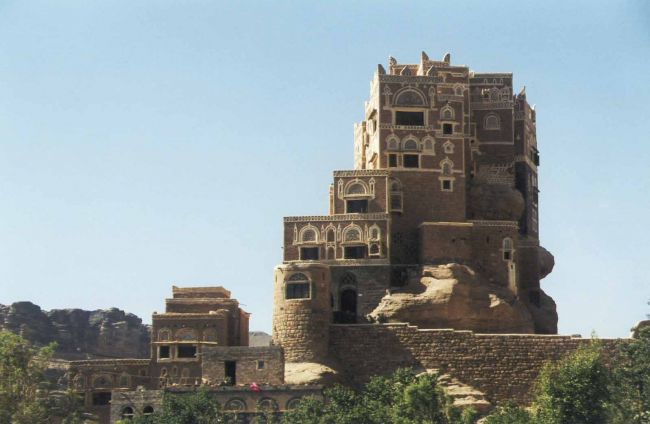 Dar al-Hajjar & palace on the rock