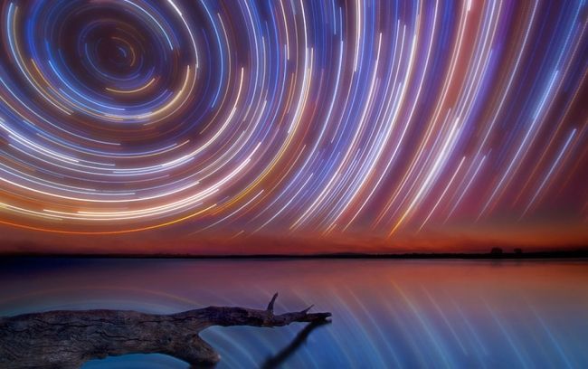 Exciting star trails in photos of Lincoln Harrison (Lincoln Harrison)