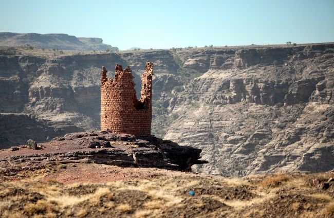 Dar al-Hajjar & palace on the rock