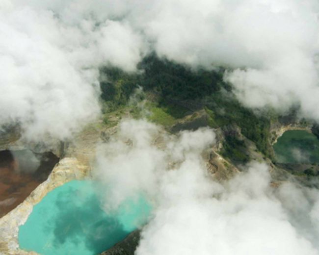 Kelimutu - the volcano of three differently colored lakes