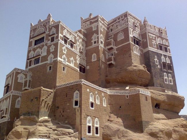 Дар-аль-Хаджар & ndash; палац на скелі